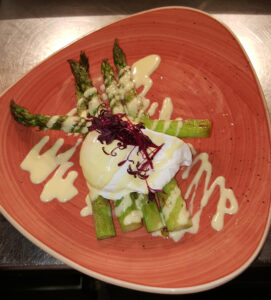 ASPARAGUS & POACHED EGG