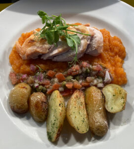 SLOT 508 - INCLUSIVE CHICKEN BREAST (CARROT)