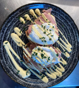 SLOT 503 - EGGS BENEDICT