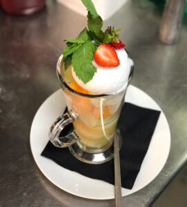 SLOT 702 - MELON & PINEAPPLE - DAYTIME MENU