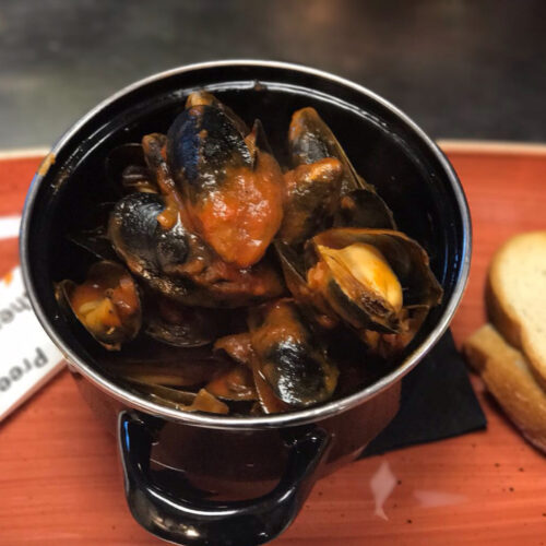 SLOT 24 - MUSSELS - (TOMATO SAUCE) (STARTER)