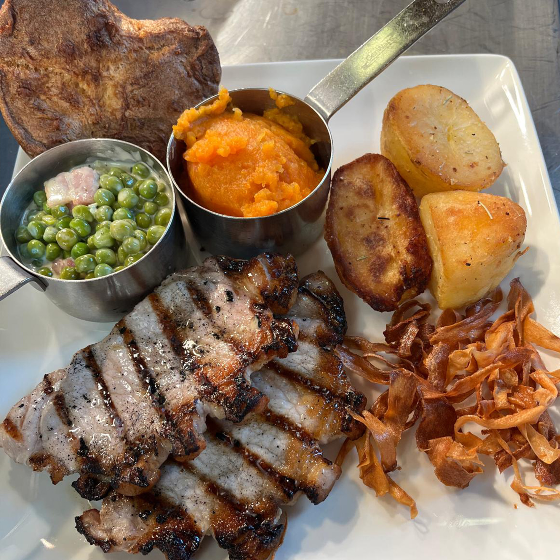 SLOT 558 - FESTIVE DAYTIME - PORK LOINS