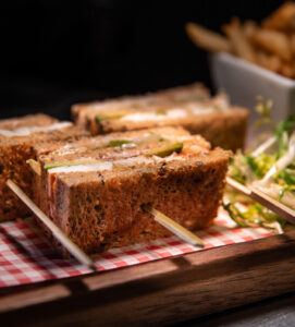 SLOT 76 - LOBSTER CLUB SANDWICH