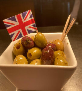 SLOT 21 - OLIVES (VE)