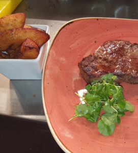 SLOT 32 - 8OZ SIRLION STEAK