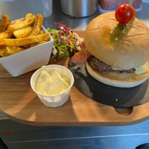 SLOT 43 - PAVILION CHEFS BURGER