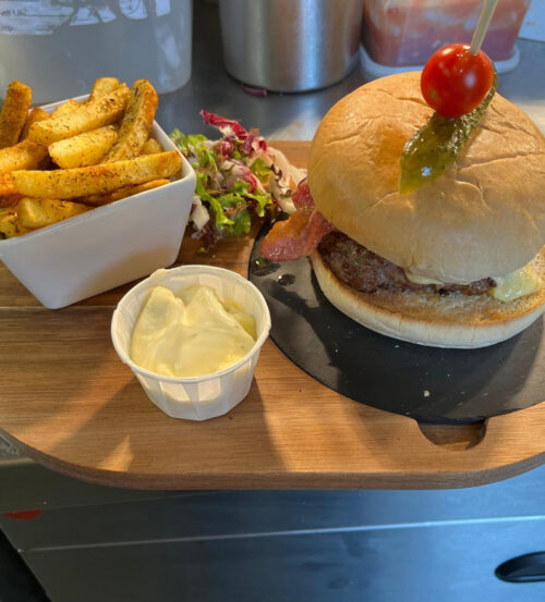 SLOT 43 - PAVILION CHEFS BURGER