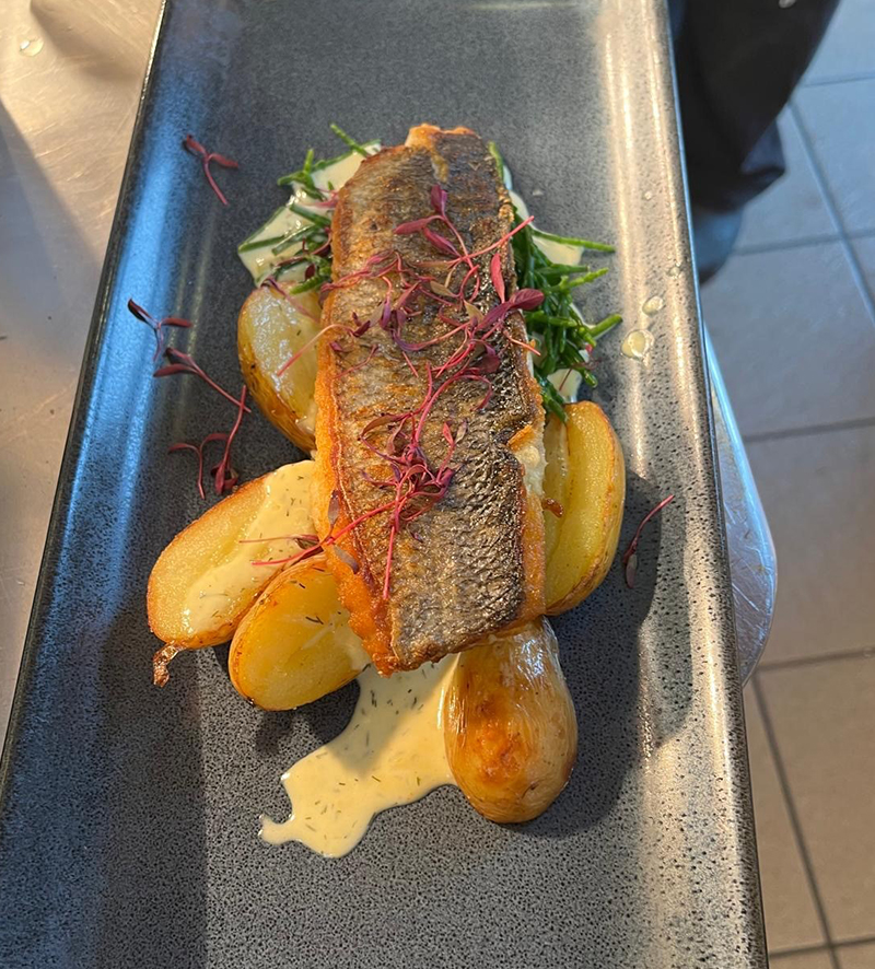 SLOT 547 - FESTIVE DAYTIME - PAN FRIED FILLET OF SEABASS