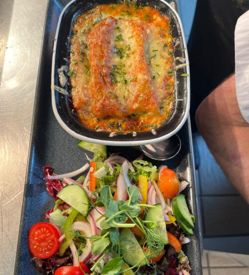 SLOT 554 - FESTIVE EVENING - BAKED SPINACH AND RICOTTA CANNELLONI (V)