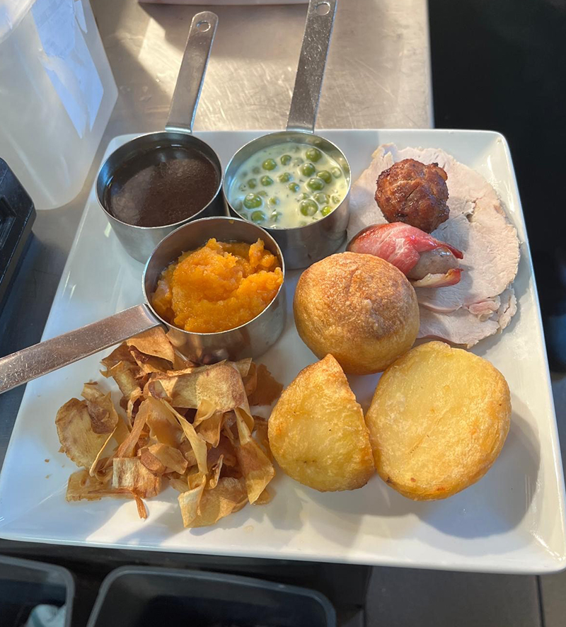 SLOT 545 - FESTIVE OVEN ROASTED TURKEY BREAST